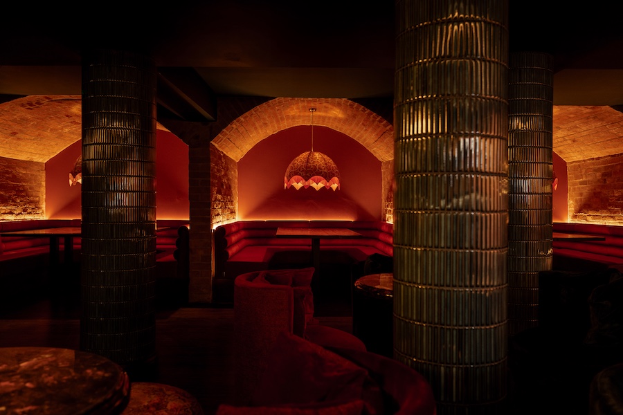 hush members club Warwickshire, England art deco roaring twenties 20s glamour velvet red blue low ambient lighting wall art fluted glass marble vintage lighting pendants