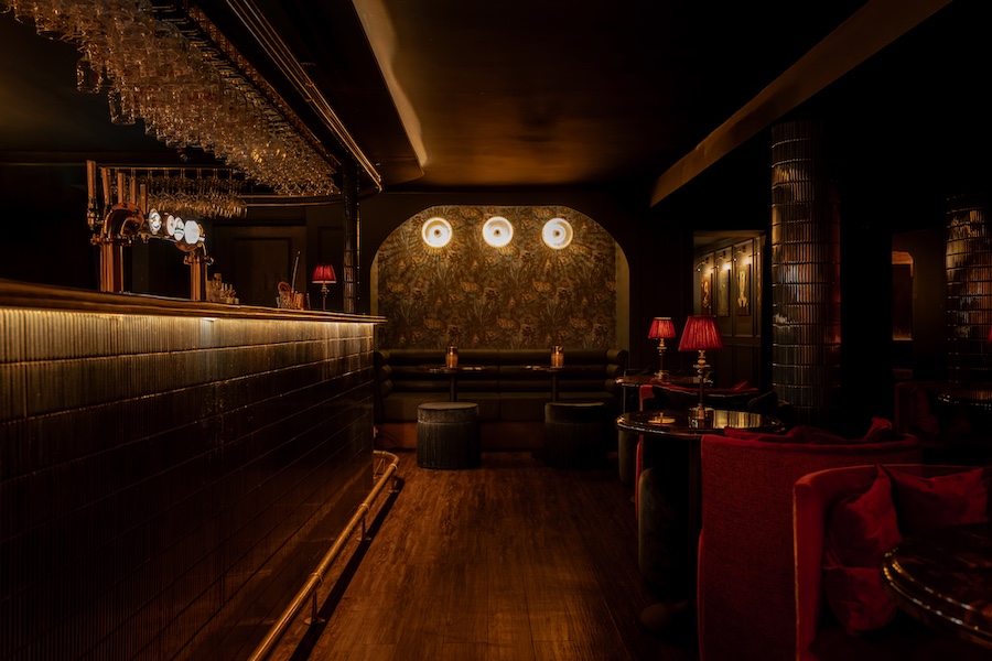 hush members club Warwickshire, England art deco roaring twenties 20s glamour velvet red blue low ambient lighting wall art fluted glass marble tables table lamps