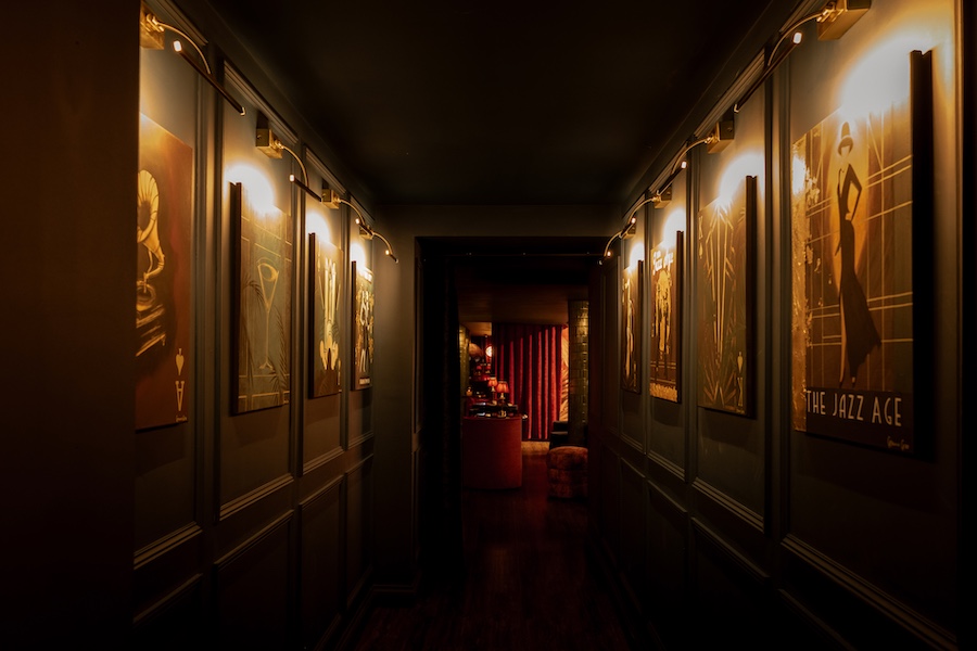 hush members club Warwickshire, England art deco roaring twenties 20s glamour velvet red blue low ambient lighting wall art hallway