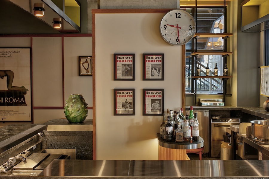 lele's roman brooklyn new york italian restaurant counter clock
