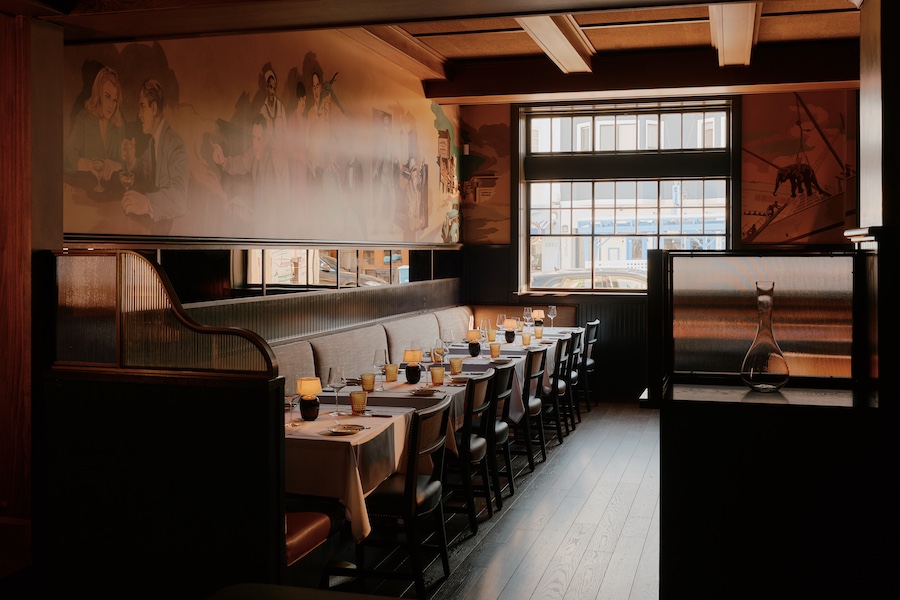 izzy's steaks & chops san francisco marina district prohibition era saloon black and white tiled floor bar wood finishes art gallery wall white tablecloths mural booths