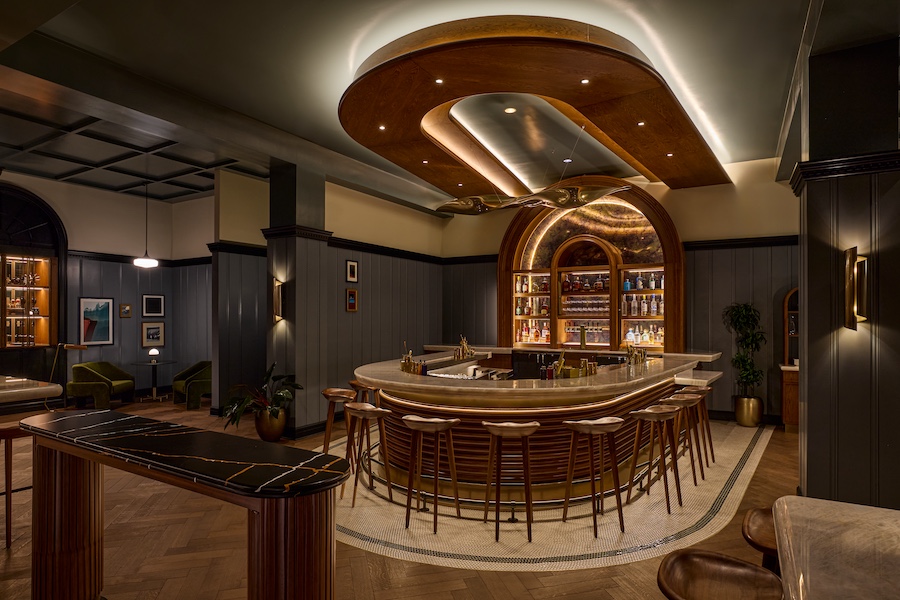 Dearborn Inn Marriott Bonvoy Autograph Collection michigan henry ford four vagabonds bar racetrack bar seating