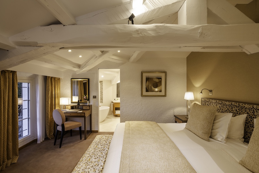 Hotel Byblos Saint-Tropez guestroom natural wood white paint