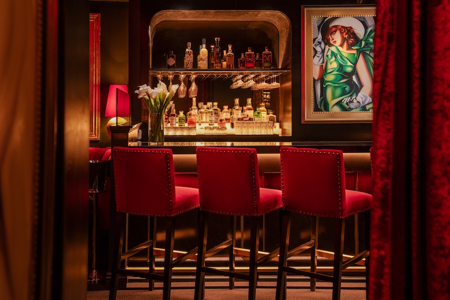 Drais Supper Club new york chelsea meatpacking jazz lounge red bar stools