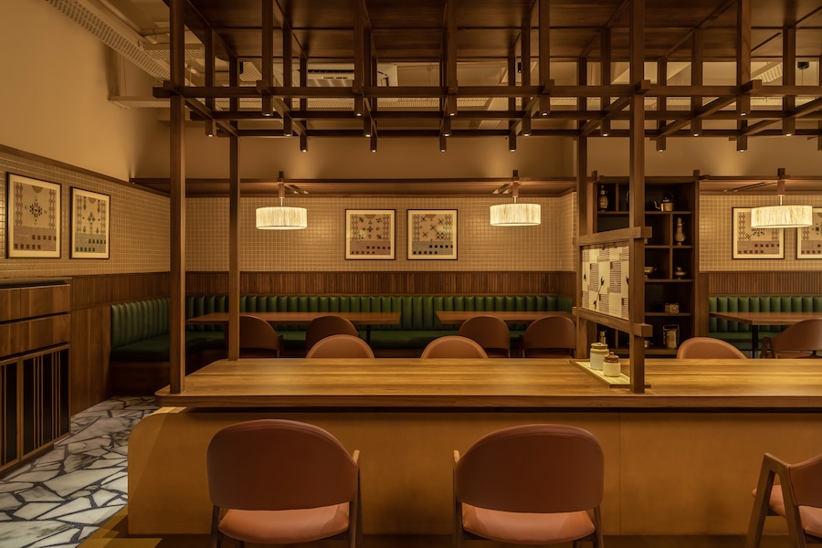 grid pavilion eat punjab communal dining bhopal india fluted wood piccolo tiles green leather banquettes communal dining table grid light structure